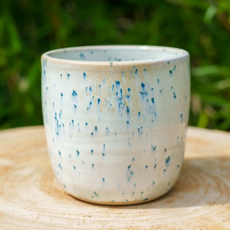 Pot blanc moucheté bleu